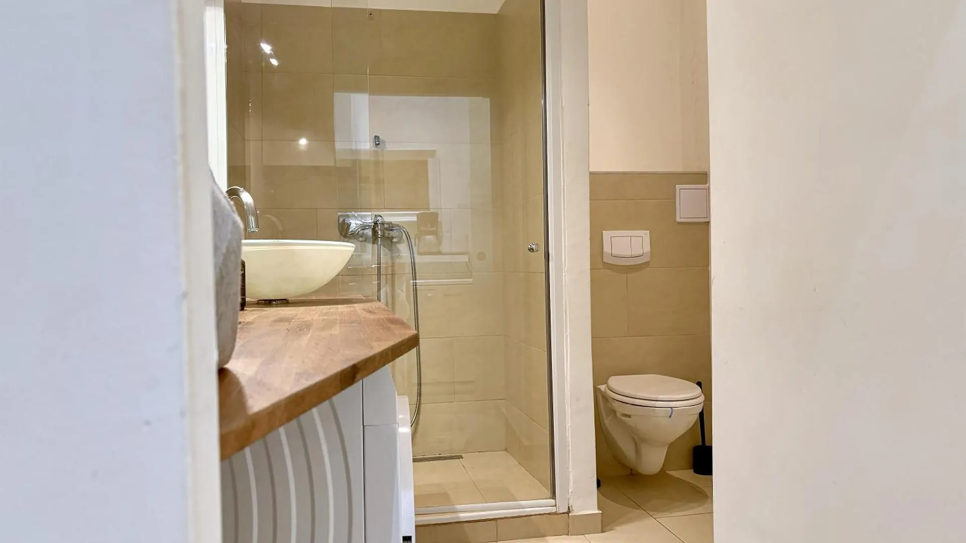 Luxurious And Bright, 5 Min To City Center Apartment Vienna