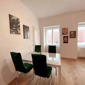  Apartment High In At Stephansplatz
